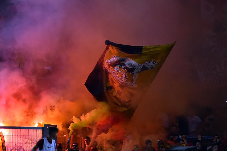 CĐV AS Roma cổ vũ cuồng nhiệt cho trận giao hữu giữa AS Roma và Fenerbahce, tại sân vận động Olympic ở Rome