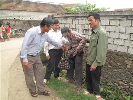 Cứu giúp người cựu chiến binh bị căn bệnh ngớ ngẩn trong căn nhà tồi tàn