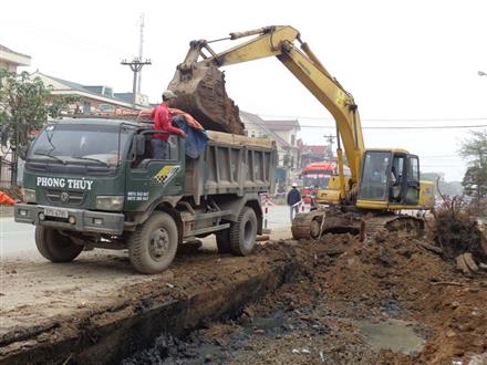 Cần đẩy nhanh tiến độ thi công mở rộng Quốc lộ 1A