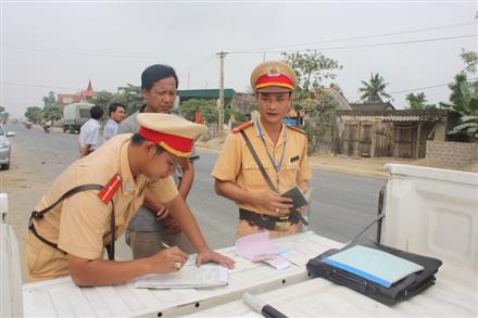 Quyết liệt xử lý xe ôtô chở hàng quá khổ, quá tải
