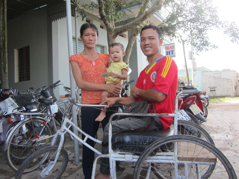 Nghị lực của chàng trai nghèo khuyết tật