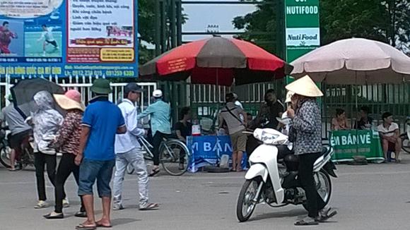 BTC dừng bán, phe vé trận U19 VN - U19 NB, thỏa sức hét giá