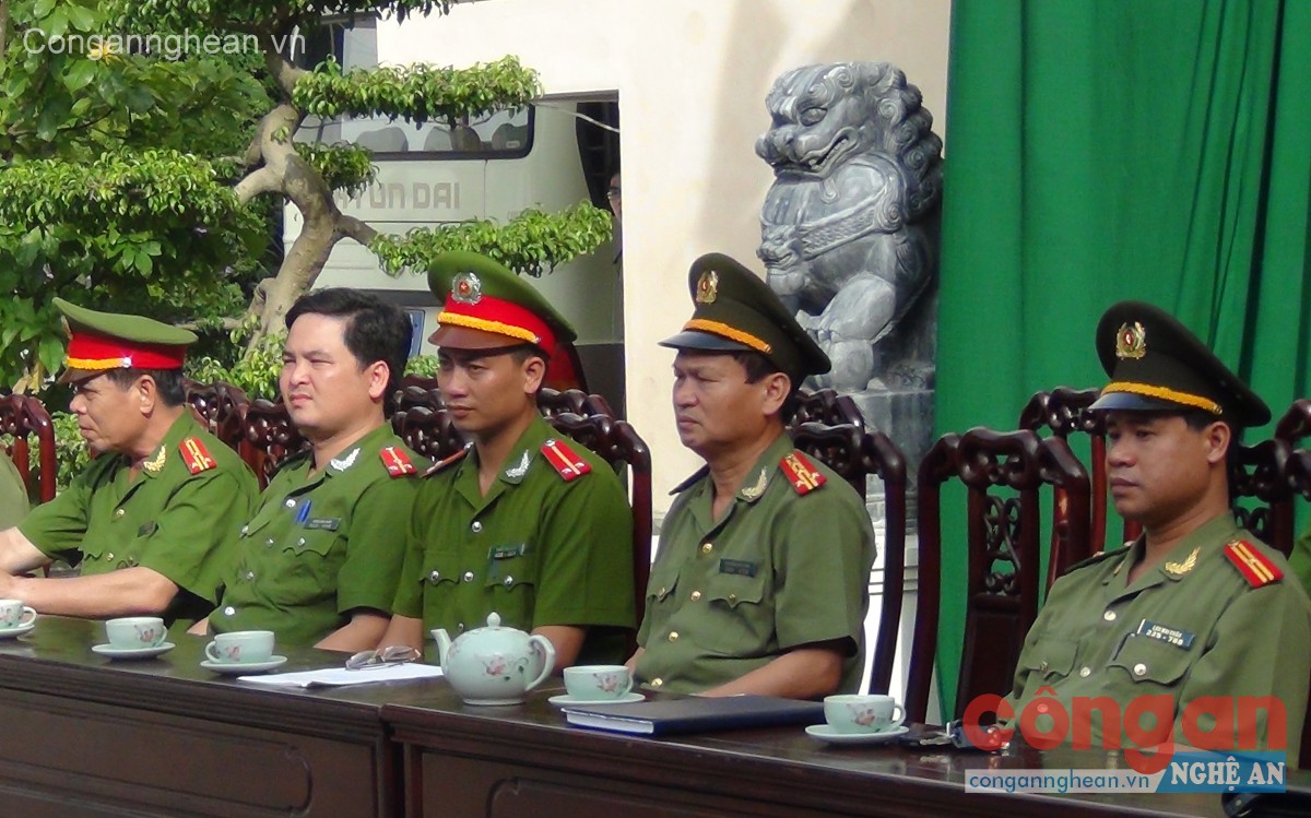 Đại biểu tham dự buổi lễ