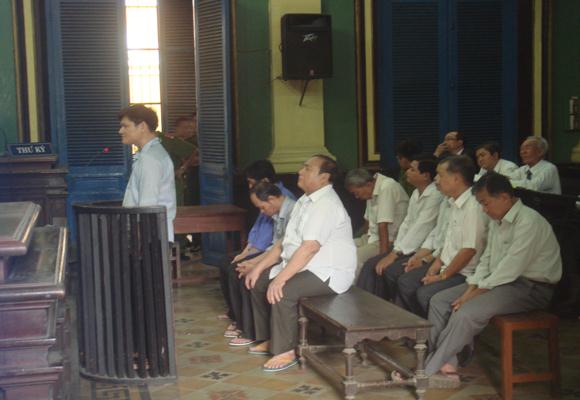 Lập hồ sơ khống, bốc mộ giả chiếm đoạt hơn 1 tỷ đồng