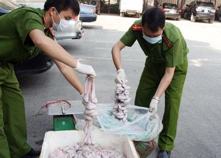 Nửa tấn tràng lợn thối chuẩn bị tuồn về Thủ đô
