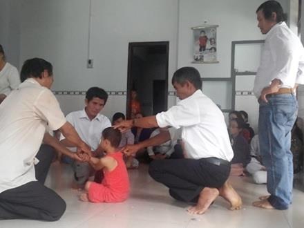 'Pháp sư' trừ tà ma, chữa bá bệnh bằng… bùa?