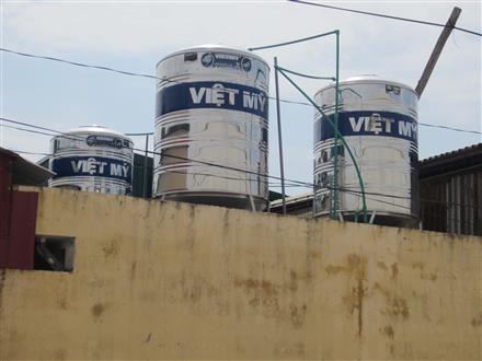 Tiềm ẩn nguy hiểm từ những quả 'bom nước' trên cao