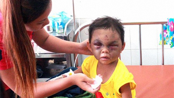 'Không thể để người mẹ dã man được nuôi con nữa'