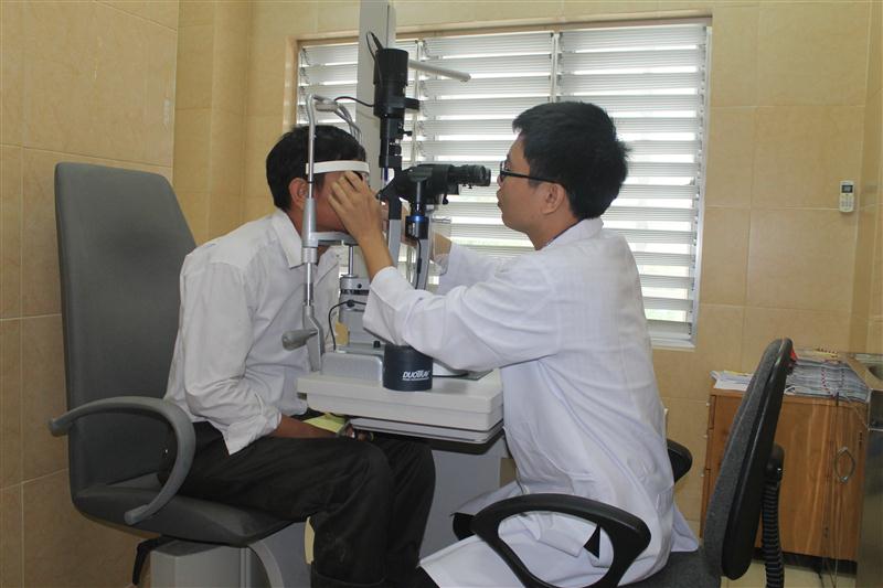 Thời tiết chuyển mùa, bệnh đau mắt đỏ gia tăng