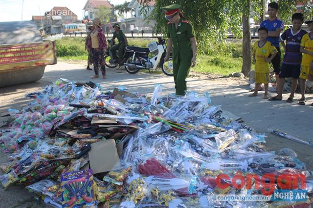 Tiêu hủy gần 2.000 đồ chơi trẻ em mang tính bạo lực