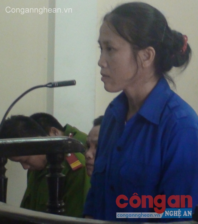 Ba đứa trẻ bơ vơ khi bố mất, mẹ vào tù vì buôn ma túy