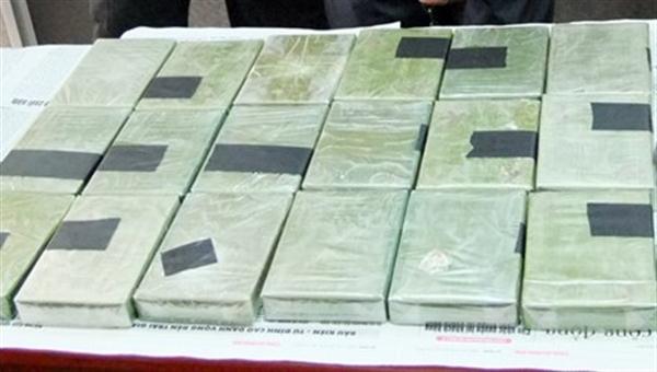 Sơn La: Bắt 4 đối tượng vận chuyển 161 bánh heroin có súng và lựu đạn
