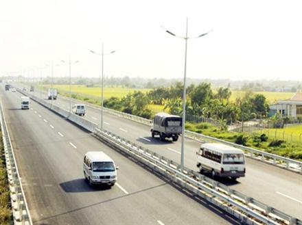 Đường cao tốc Việt Nam: Tiền đầu tư vào hàng cao nhất thế giới