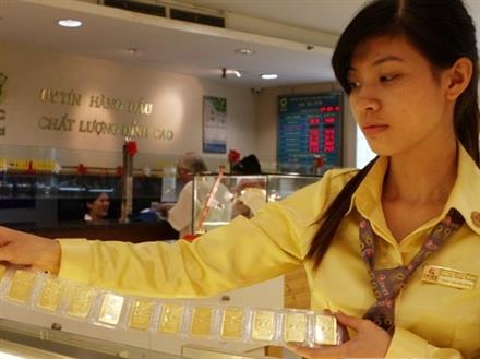 Giá vàng trong nước bật tăng mạnh tới 140.000 đồng một lượng