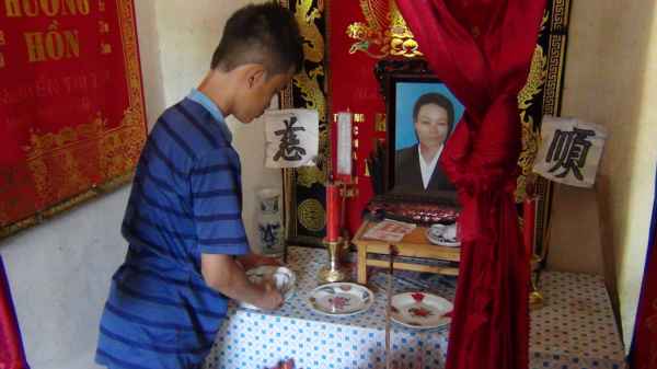 Mến luôn chăm ngoan học giỏi như lời mẹ dặn trước lúc đi xa