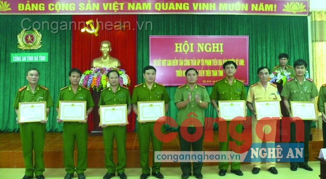 Tiếp tục tấn công trấn áp tội phạm, giữ vững ANTT, đảm bảo TTATGT