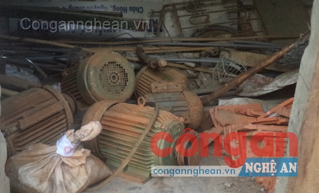 Bắt giữ 4 nhóm người khai thác quặng trái phép