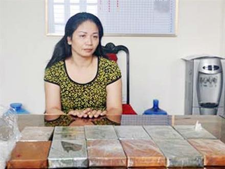Những chiếc chum sành trong nhà người đàn bà 'ưa làm đẹp'