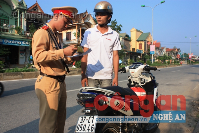 Lực lượng CSGT tăng cường công tác tuần tra kiểm soát, xử lý vi phạm nhằm hạn chế TNGT