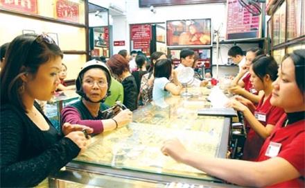Vàng lao dốc, chênh lệch nội ngoại lên hơn 5 triệu đồng/lượng