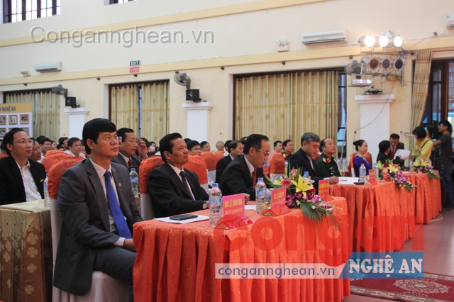 Đại biểu tham dự buổi lễ