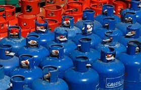 Giá gas giảm trên 12.000 đồng/bình 12kg
