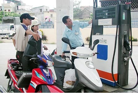 Petrolimex giảm giá xăng dầu từ 13 giờ ngày 06/12