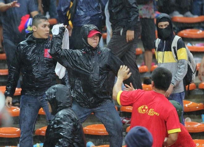 CĐV Malaysia tấn công CĐV Việt Nam khi đội nhà thất bại