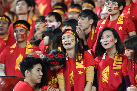 Tỉ số lúc 4-1. Niềm tin sụp đổ