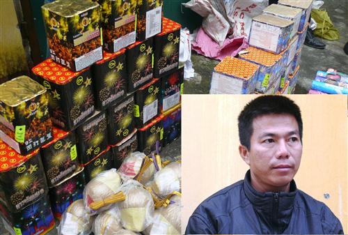 Tàng trữ trên 100 kg pháo trong phòng trọ