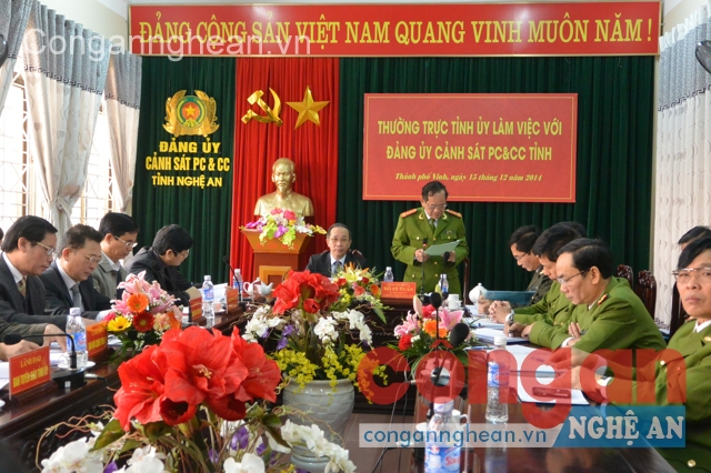 Đại tá Hồ Sỹ Tuấn, Giám đốc Cảnh sát PC&CC tỉnh phát biểu tại buổi làm việc