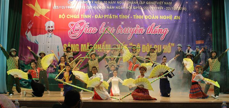Giao lưu truyền thống 'Sáng mãi phẩm chất Bộ đội Cụ Hồ'