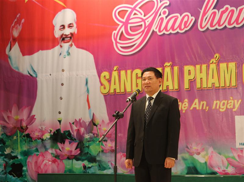 Đồng chí Hồ Đức Phớc - Bí thư Tỉnh ủy phát biểu mở đầu đêm giao lưu