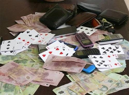 Đột kích ổ đánh bạc đêm khuya