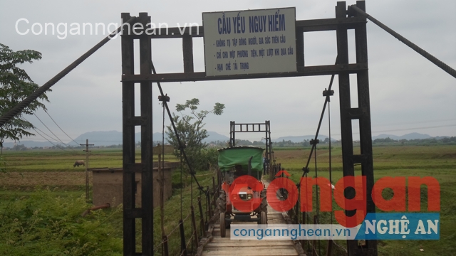 Cầu treo Khánh Sơn tiềm ẩn nhiều nguy hiểm