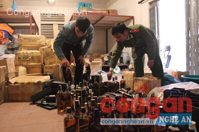 Phát hiện một cơ sở sản xuất rượu ngoại giả