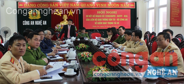 Tiếp tục tăng cường công tác tuần tra kiểm soát, xử lý hành vi chở hàng quá trọng tải