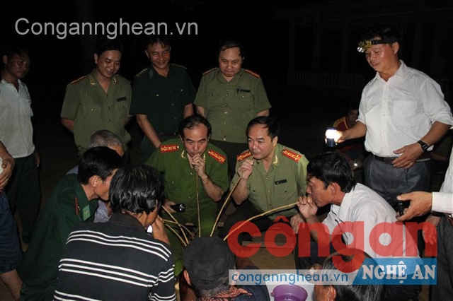 Đêm rượu cần thắm tình quân dân