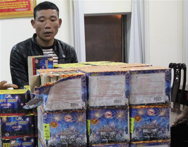 Nguyễn Văn Quyết và tang vật 63 kg pháo