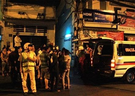 Hàng trăm cảnh sát bao vây, truy lùng kẻ tình nghi sát hại ca sĩ hội chợ