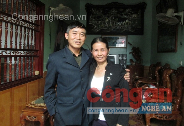 Chị Vũ Thị Thường cùng chồng trong cơ ngơi của mình