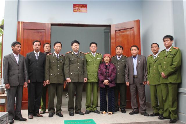 Công an Nghệ An bàn giao nhà mái ấm tình thương