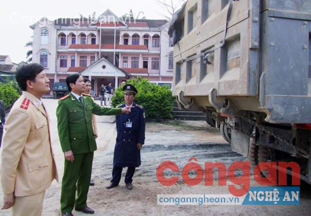 Hiệu quả từ huy động các lực lượng xử lý xe quá khổ, quá tải