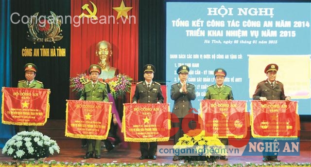 Ghi ở đơn vị dẫn đầu phong trào thi đua 'Vì ANTQ'