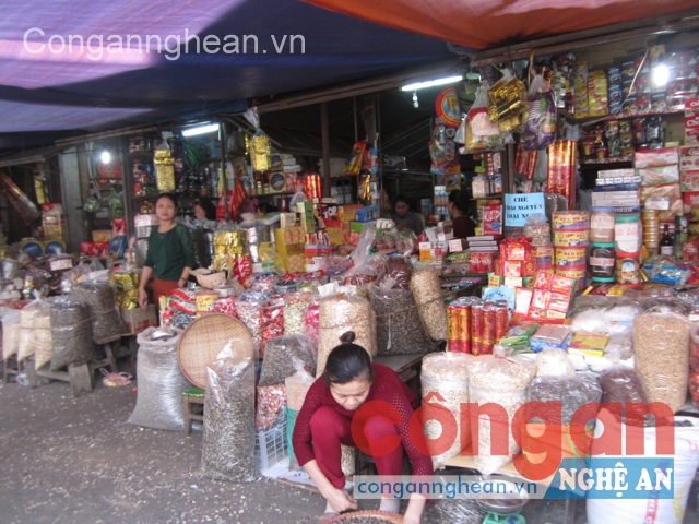 Thực phẩm 'bẩn' tràn lan thị trường Tết