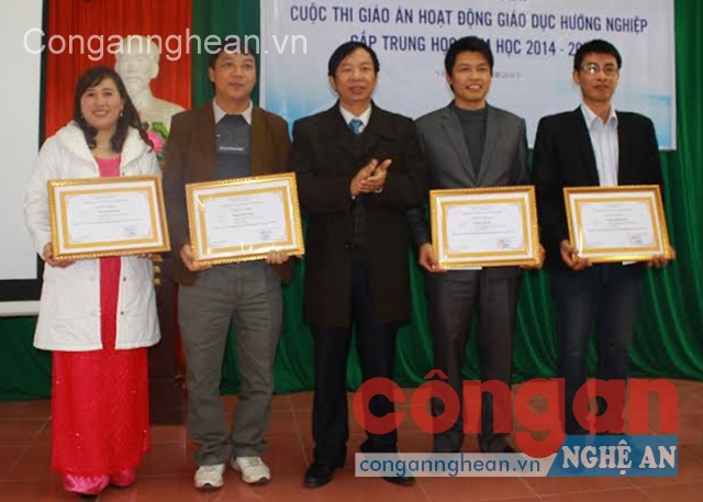 Trao giải cuộc thi giáo án hoạt động giáo dục hướng nghiệp trung học