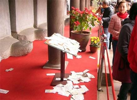 Chống nạn tiền lẻ tại các lễ hội