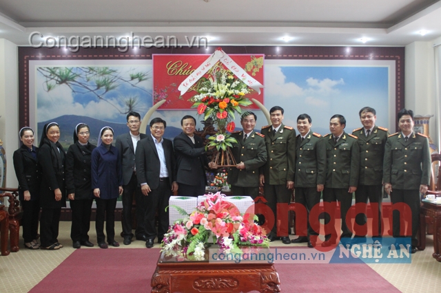 Tòa Giám mục Giáo phận Vinh chúc Tết Công an Nghệ An