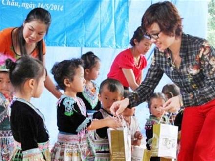Chăm lo Tết cho giáo viên, học sinh nghèo, vùng biên giới, hải đảo
