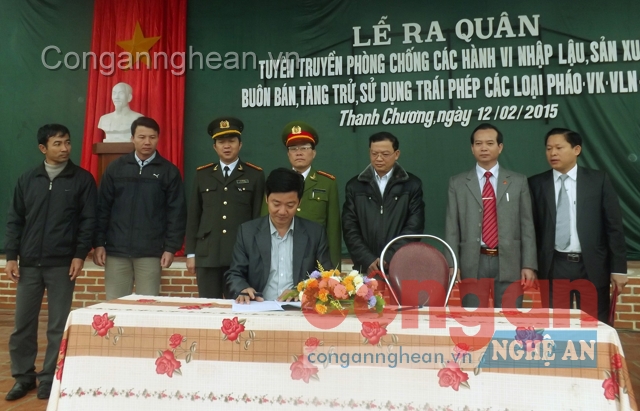Ký cam kết không để xẩy ra các hành vi vi phạm về pháo tại địa phương, trường học